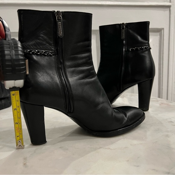 Chanel black leather booties with silver chain size 40 - Picture 5 of 11